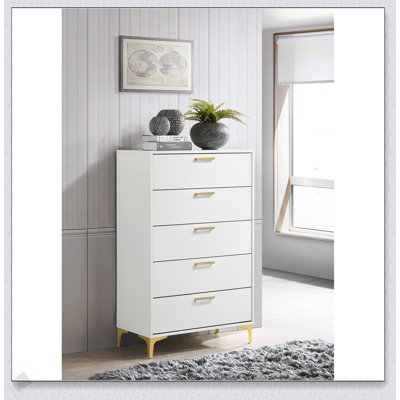 Commode rectangulaire blanche à 5 tiroirs Karena, solution de rangement spacieuse et élégante pour les espaces de vie modernes