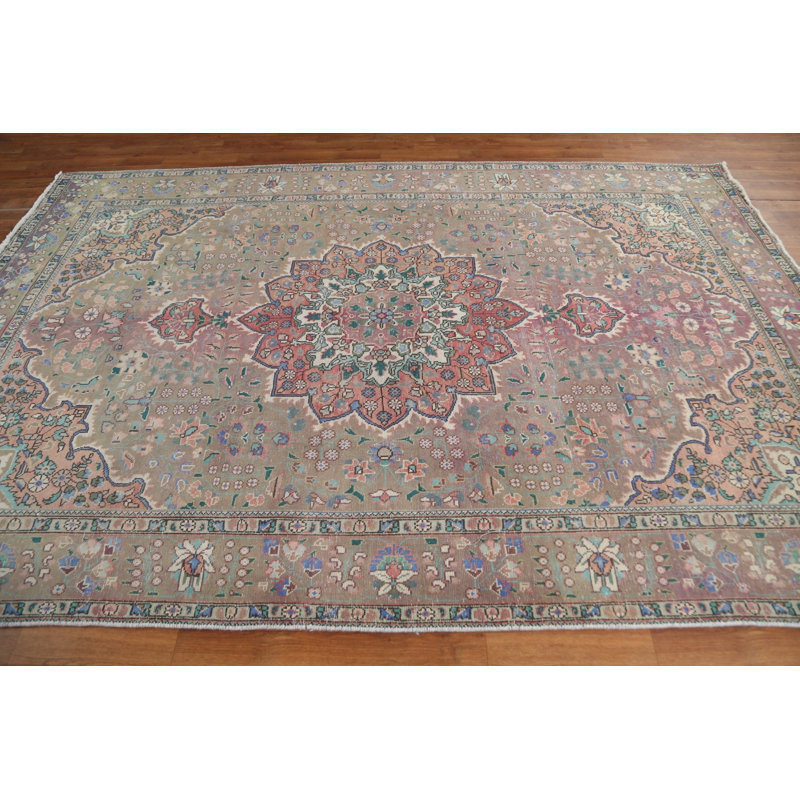 Tapis unique en laine noué à la main de style années 1960 de 6 pi 5 po x 9 pi 8 po Slaveika
