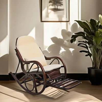 Chaise berçante décontractée en rotin naturel tissé