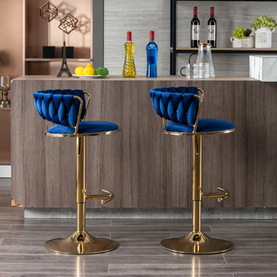 2 tabourets de bar en bleu, velours texturé avec pieds dorés, repose-pieds et base, hauteur réglable par tabourets de levage mécaniques, couleur bleue, matériau mécaniquement