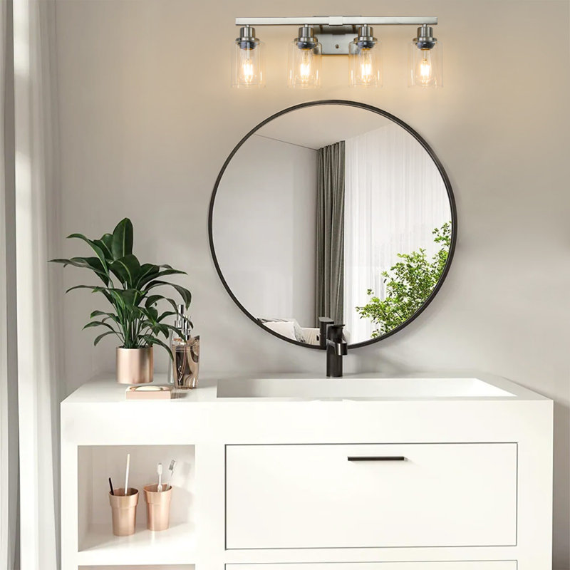 Applique murale moderne à 4 lumières pour salle de bain, fini nickel brossé, avec abat-jour en verre transparent, idéale pour miroir, coiffeuse et dressing. Ampoules non incluses.