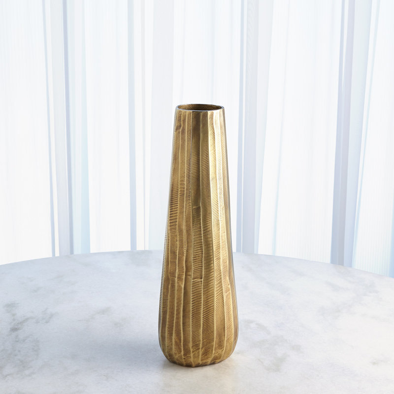 Vase rond en laiton antique, H 19,75 po x l 6,5 po x P 6,5 po