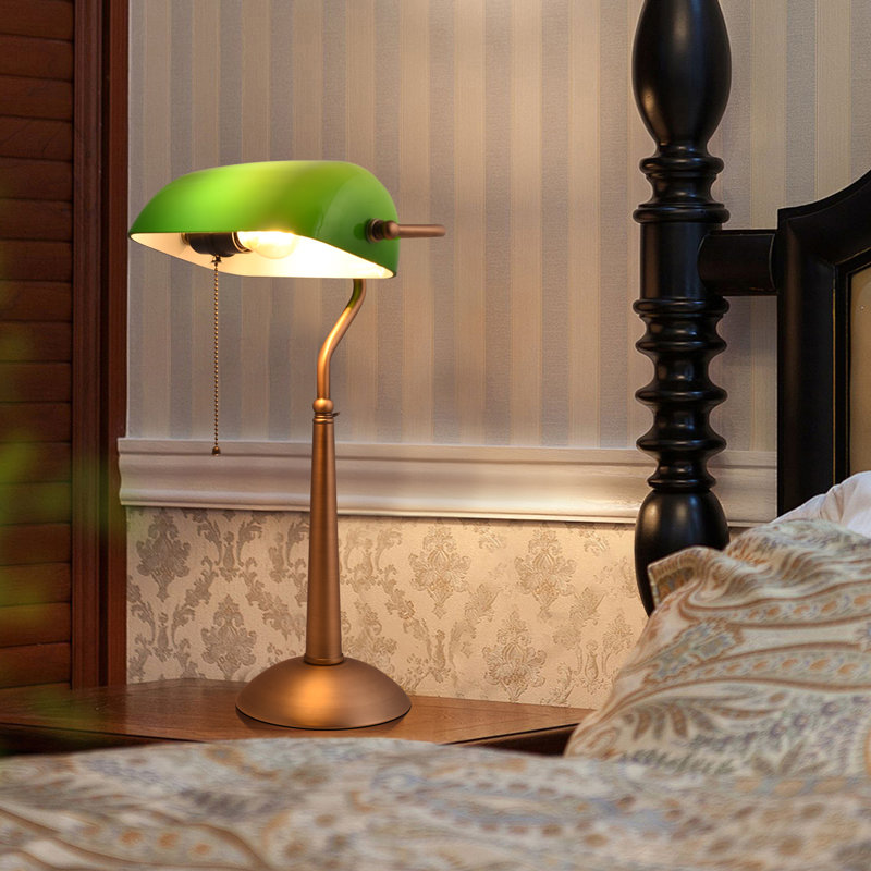 Lampe de table antique avec abat-jour en verre et abat-jour en verre