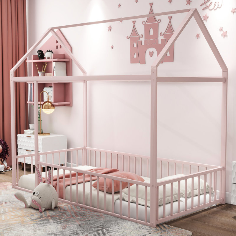 Lit simple en métal rose avec espace de couchage clôturé - Confort et joie pour la clôture rose, créant un espace captivant