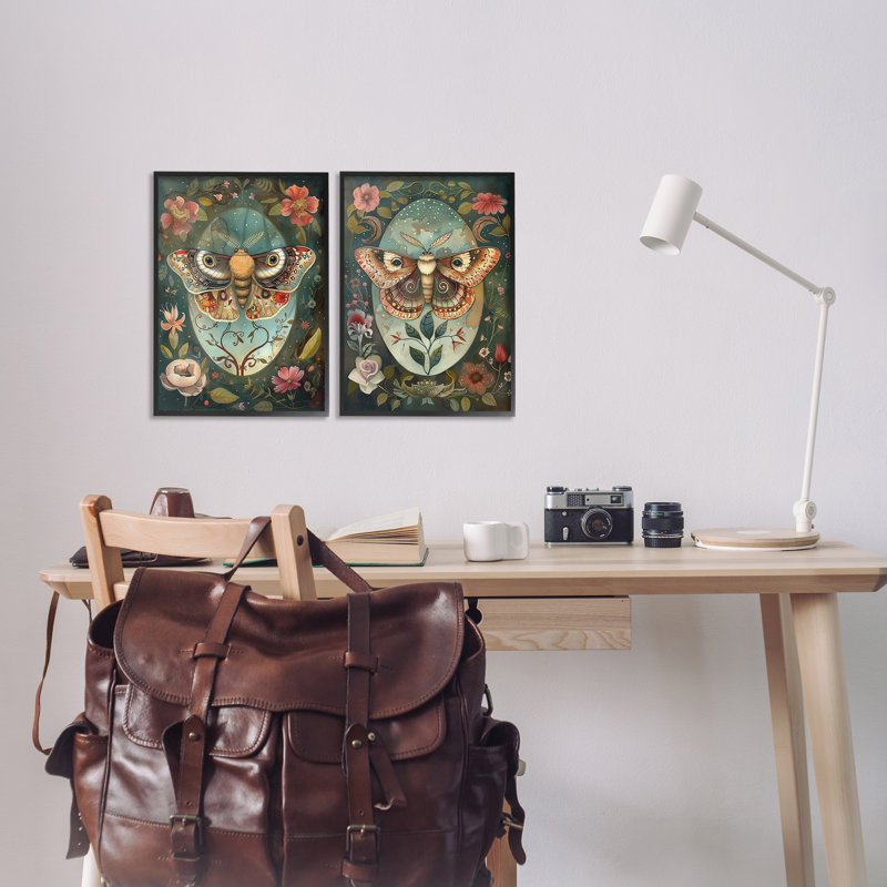 «Vintage Victorian Folk Moths», ensemble de 2 giclées encadrées, design par The Dutch Lady, H 18 po x l 24 po