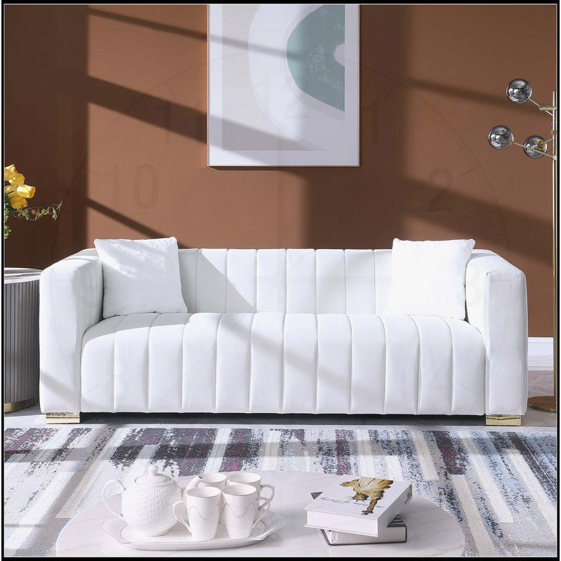 Charmant canapé d'inspiration traditionnelle avec touche moderne et coussins moelleux
