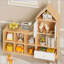 Bibliothèque polyvalente pour enfants avec un design en forme de maison pour le jeu et le rangement-329885765