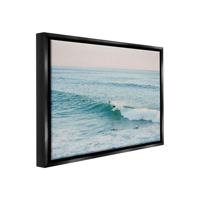 «Surfers Riding Waves Floater Frame» par Sissi et Seb sur toile, Cadre flottant noir de jais, H 21 po x l 17 po