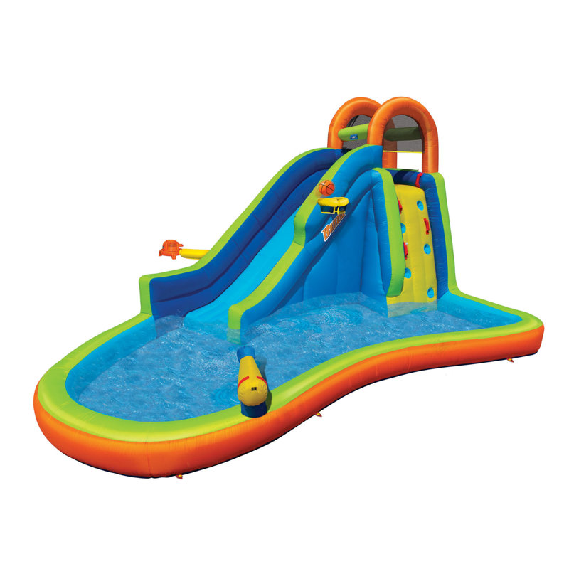 Jeu gonflable avec glissade d'eau et soufflerie 114 pi x 175 pi