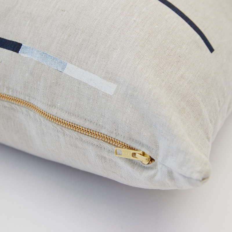 Coussin Schumacher x Caroline Z Hurley, Noir / blanc