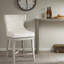 Élégant tabouret de comptoir pivotant avec un design à oreilles et des pieds en bois gris récupéré, parfait pour les salles à manger modernes.