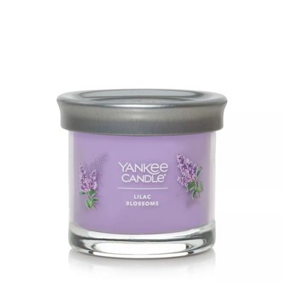 Signature Lilac Blossoms Scented Tumbler Candle