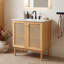 Meuble-lavabo avec détails en rotin tissé à la main et lavabo en céramique élégant