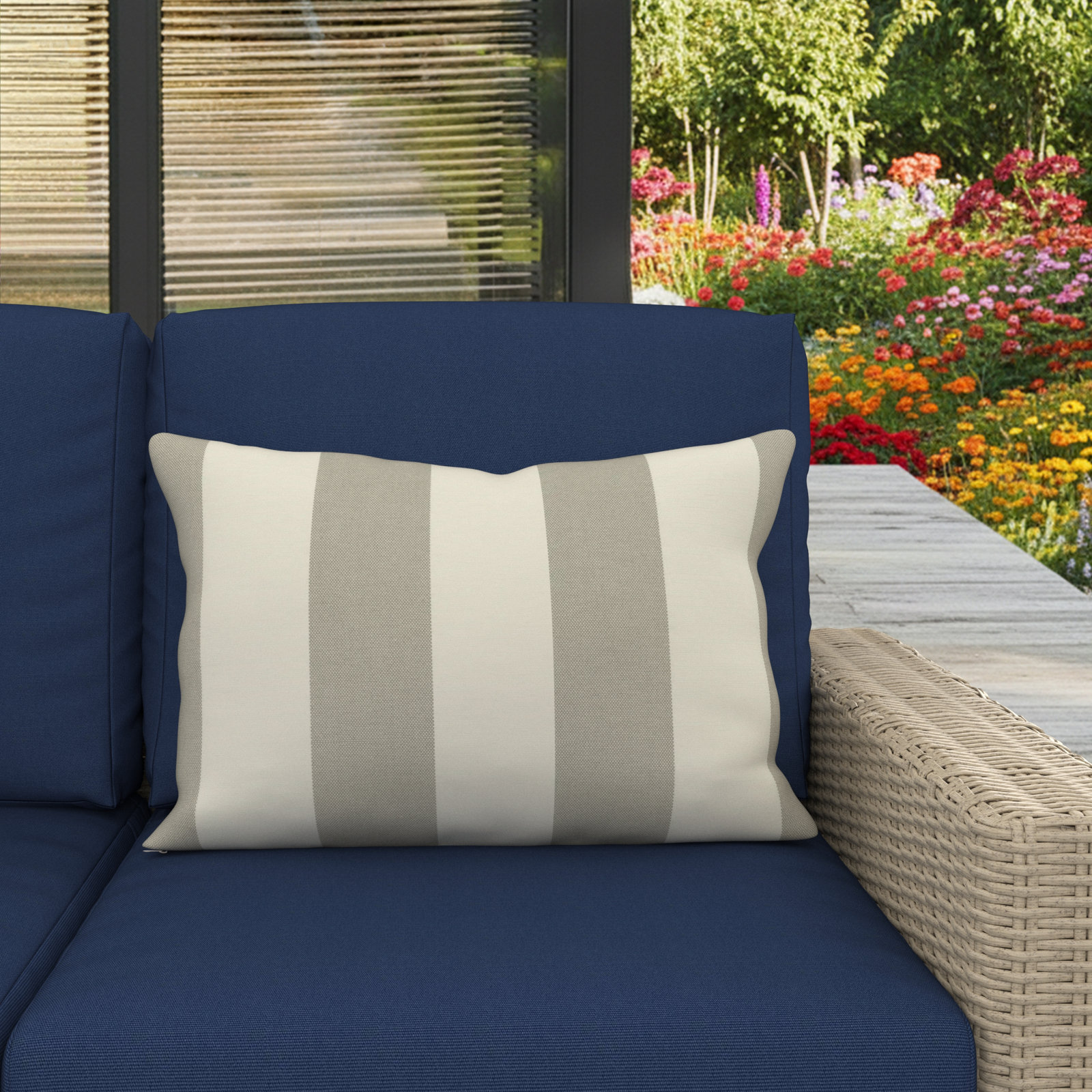 Amala Outdoor/Indoor Kidney Pillow, Solana Seagull