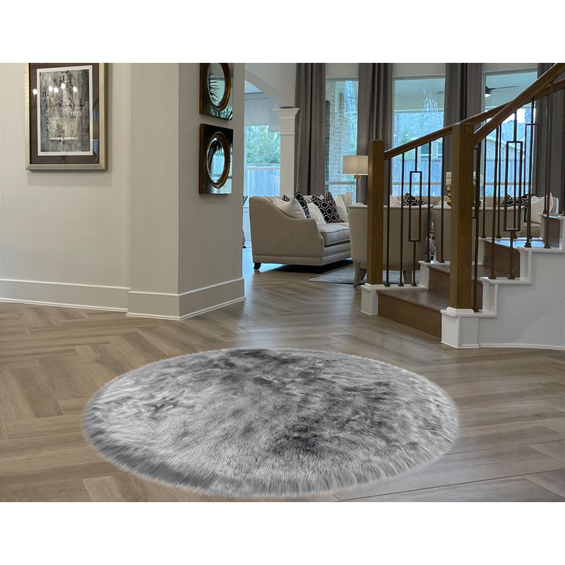 Mar Vista Faux Sheepskin Indoor Rug, Round 4’6" x 4'6"