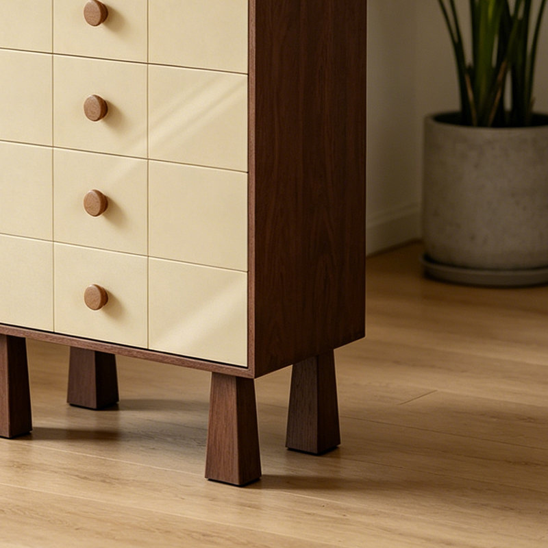 Commode d'appoint de style médiéval français