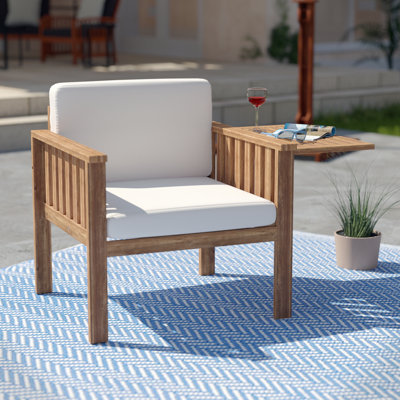 Chaise de patio avec coussins
