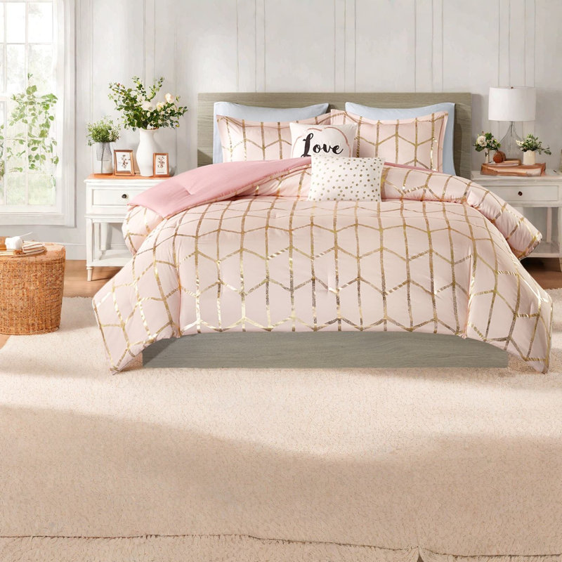Luxurious King Bedding Sets, Polyester Comforter With Contemporary Geometric Design