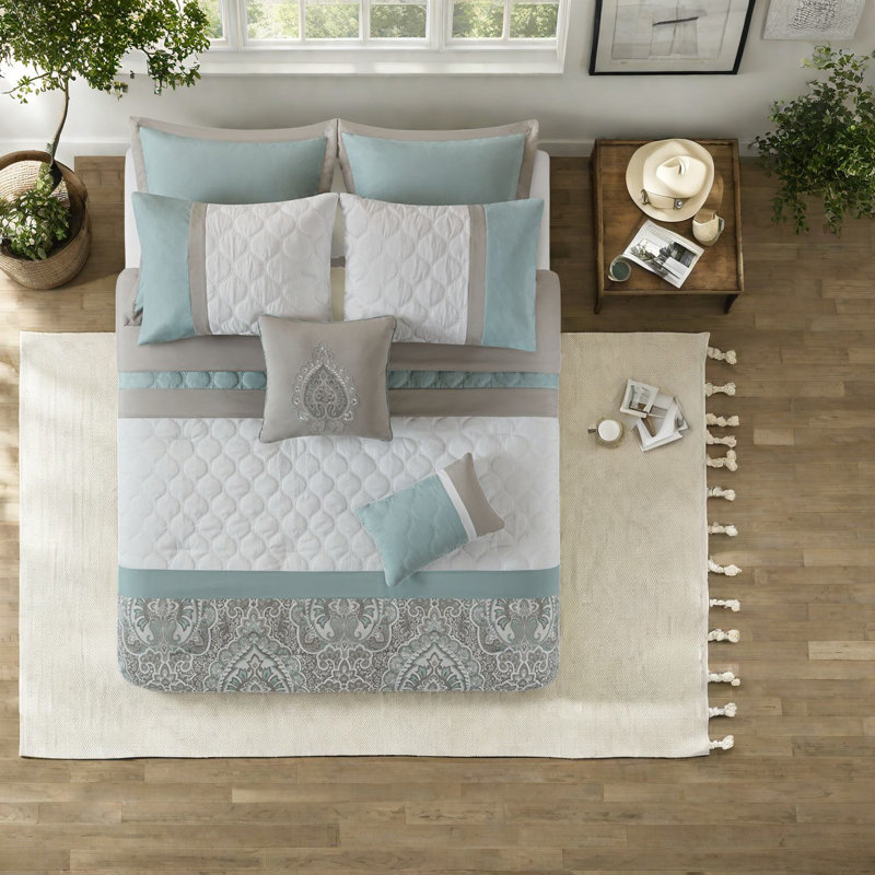 Luxurious King Bedding Sets, Polyester Comforter With Elegant Design For Home