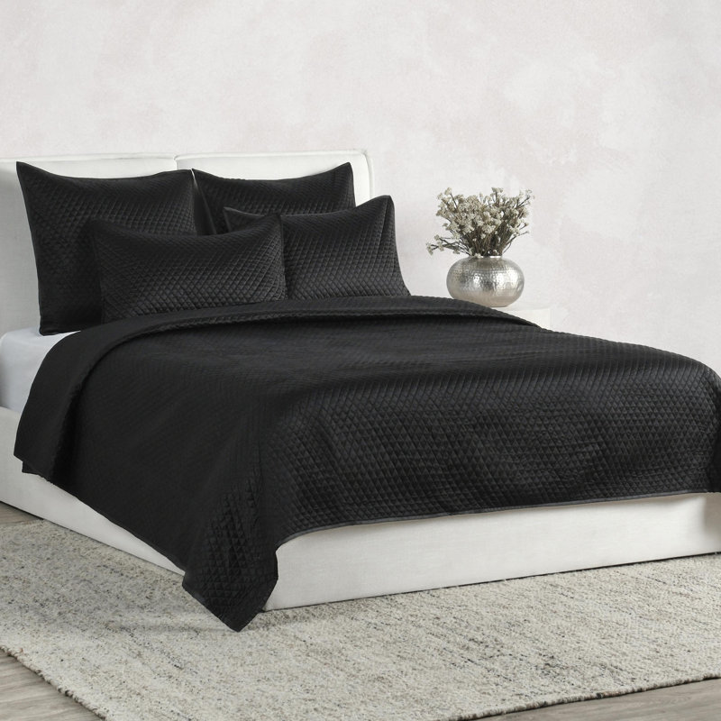 Winthrop Quilt, Queen Quilt, Black