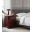 Table de chevet transitionnelle en cerisier pour le décor de la chambre à coucher