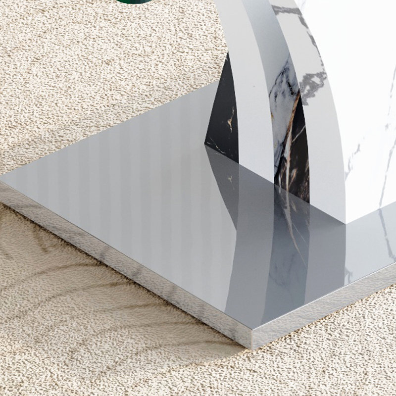 Salle à manger moderne avec table en verre transparent, pieds et 4 sièges en polyuréthane noir, pieds en métal argenté - insert de rembourrage en éponge, surface de groupe de la table de la structure, rembourrage souple et élastique, conception stable