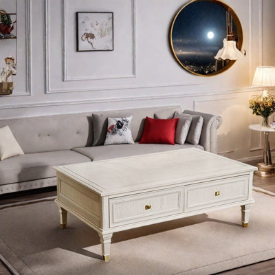 Table basse spacieuse et élégante en bois