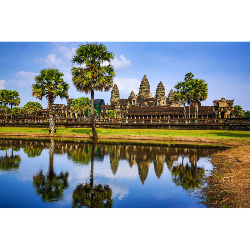 Nelsi Angkor Wat avec étang de réflexion pendant la journée par Suppalakklabdee, H 24 po x l 36 po x P 1,25 po