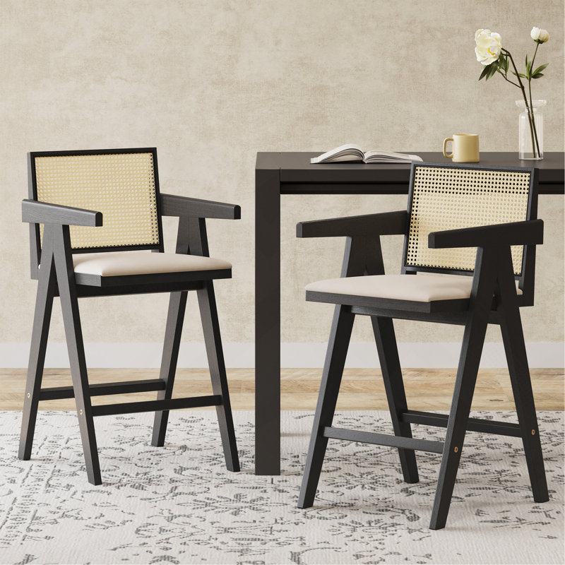 Tabouret de bar à dossier en plastique tissé gris crème de 27 po de hauteur - siège en tissu rembourré de mousse et structure en bois d'hévéa durable