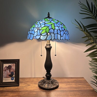 Lampe de table Bernia Tiffany vitrail vert avec ampoule DEL incluse et interrupteur à chaîne 22 po