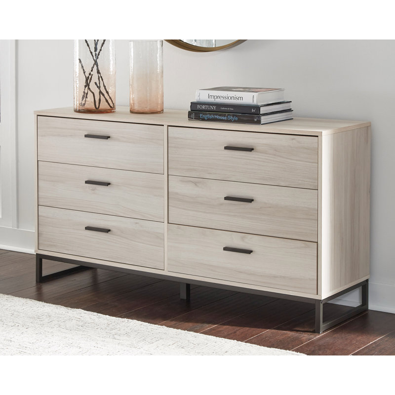 Grand lit plateforme à panneau avec commode et table de chevet Socalle