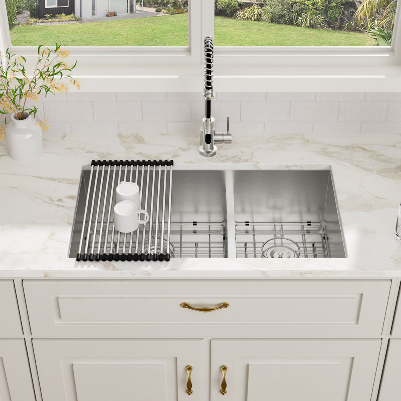 Évier de cuisine à double cuve en acier inoxydable à double cuve encastrable 33 po x 19 po de calibre 16 avec accessoires 60/40