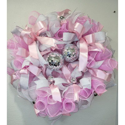 Couronne en maille rose, blanche et argentée