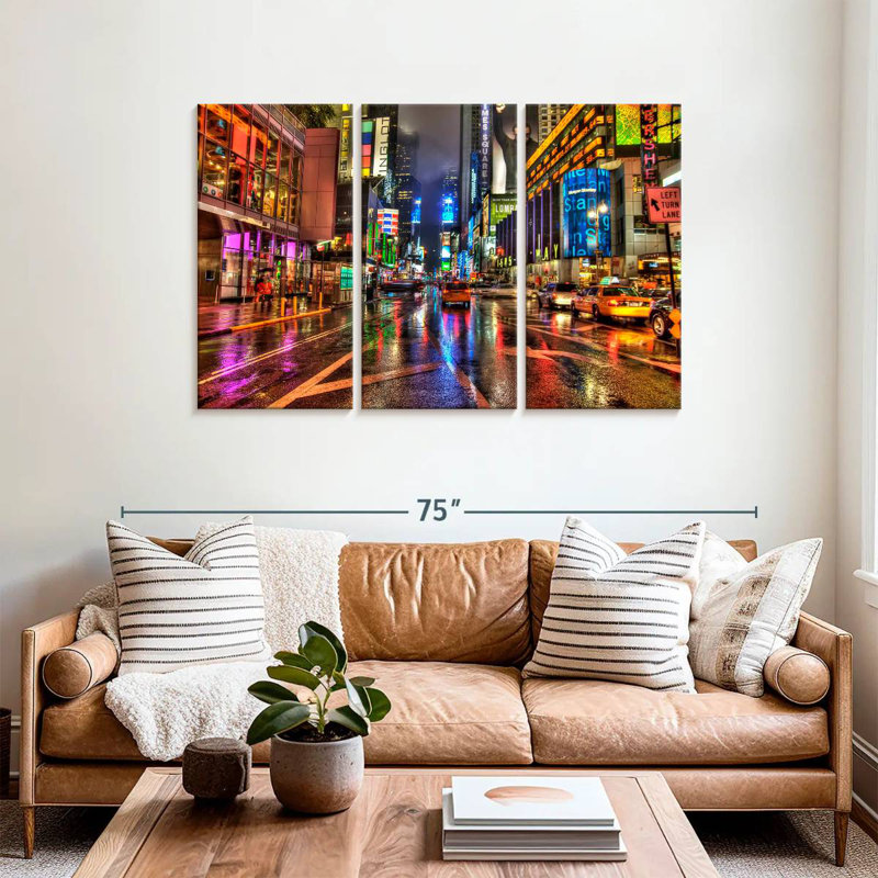Sebbie Times Square, nuit pluvieuse, H 36 po x l 57 po