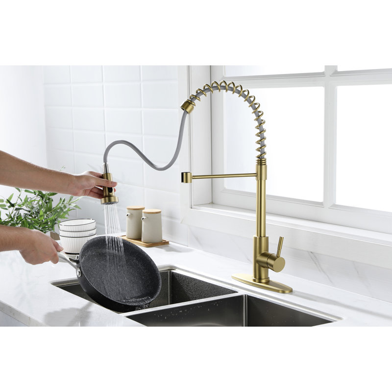 Gold Stainless Steel Pull Out Spray Kitchen Faucet, 360 Rotatable Nozzle For Seamless Water Experience, Single Handle Temp & Flow Adjustment, Corrosion And Rust- Finish, Quiet Splash- Aerator Faucet