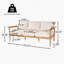 Canapé d'extérieur en bois d'acacia Terassi 3 places avec finition en teck clair et coussins beiges pour une assise durable et élégante.