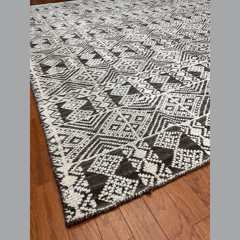 Tapis géométrique gris / blanc en laine noué à la main 8 pi x 10 pi