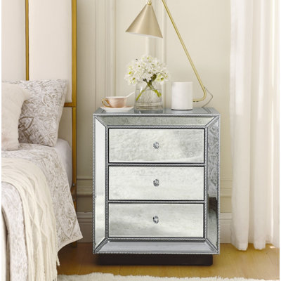 Luxueux meuble d'appoint moderne à trois tiroirs