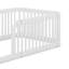 Structure de lit simple en bois avec clôture en bois-404564710