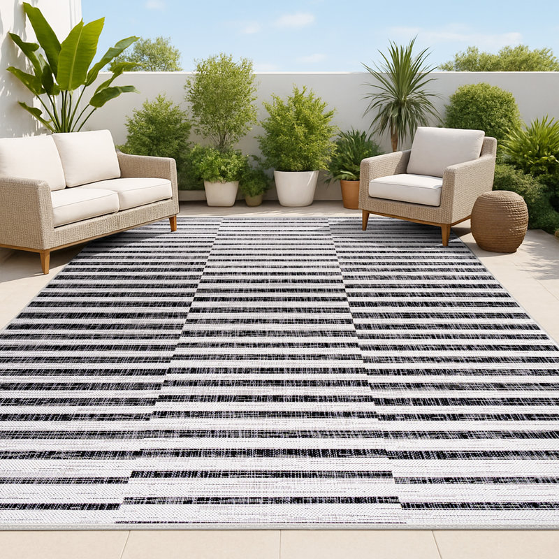 Tapis intérieur / extérieur à rayures décalées ivoire / noir Aubriella, Rectangle 3 pi 11 po x 6 pi