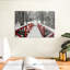 Passerelle rouge enneigée-107509118
