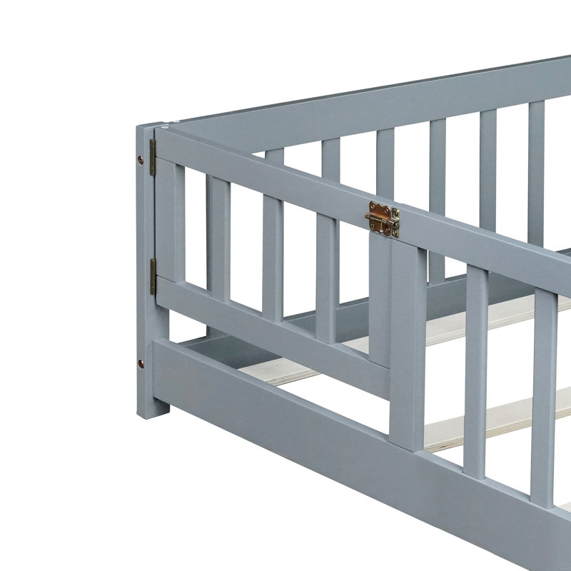 Lit grand format avec clôture, porte, lit en bois d'hévéa avec garde-corps de sécurité, Gris