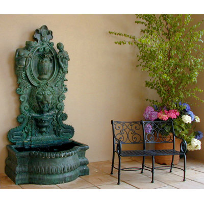 Tête de lion bronze et fontaine nymphes
