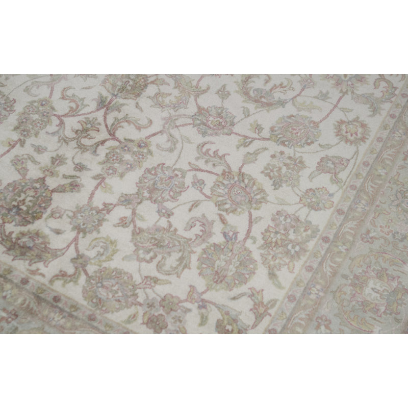 Wool Oriental Area Rug in Ivory/Khaki