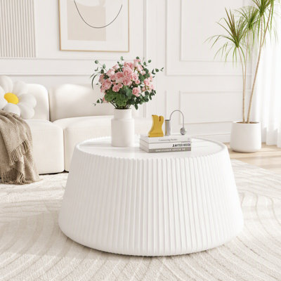 Table basse ronde avec plateau en pierre frittée et corps en cuir
