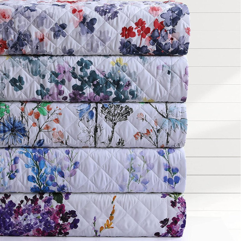 Sateen Floral Quilt, Queen Quilt + 2 Standard Shams, Red/Navy