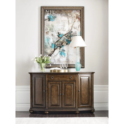 Buffet en bois massif de 68 po de largeur Skylinn