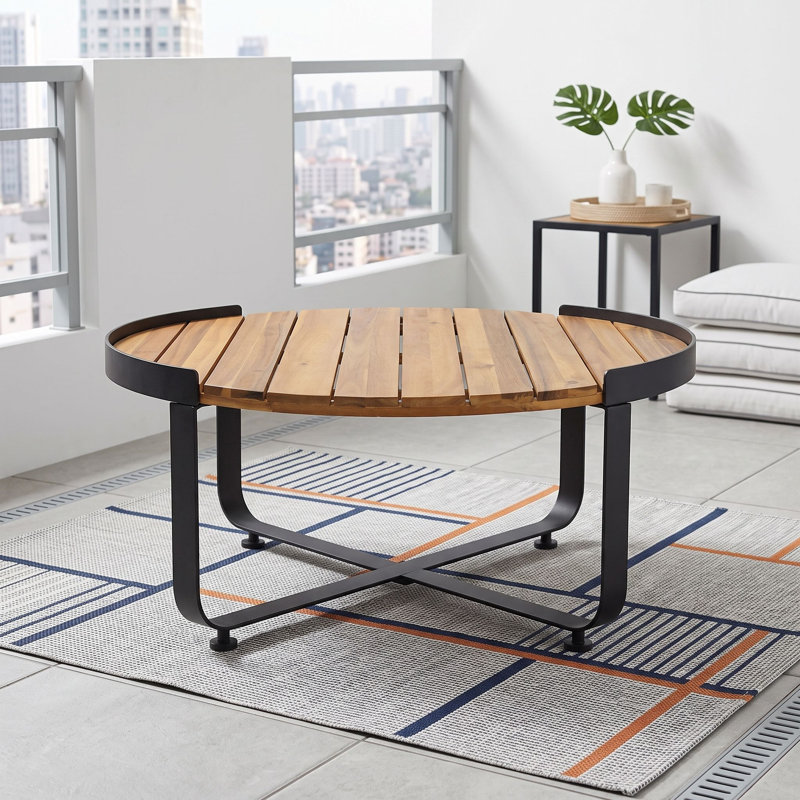 Table de patio en bois pour l'extérieur avec base transversale pour les sièges industriels modernes
