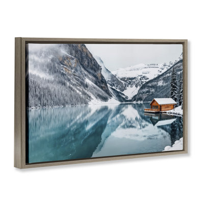 «Winter Cabin on Icy Lake», art mural encadré sur toile flottante, design par Lazar Studio