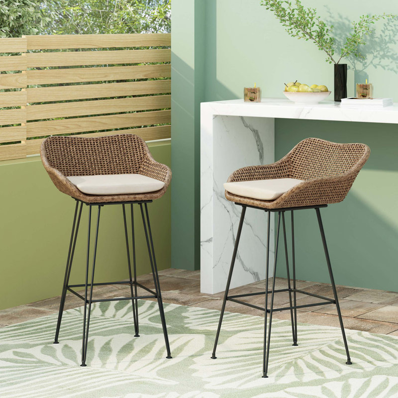 Tabourets de bar 29,25 po en osier et fer à dossier bas avec coussin (ensemble de 2)